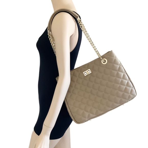 Isabella Rhea tan quilted leather handbag purse tote bag with chain straps NWT - Picture 3 of 4